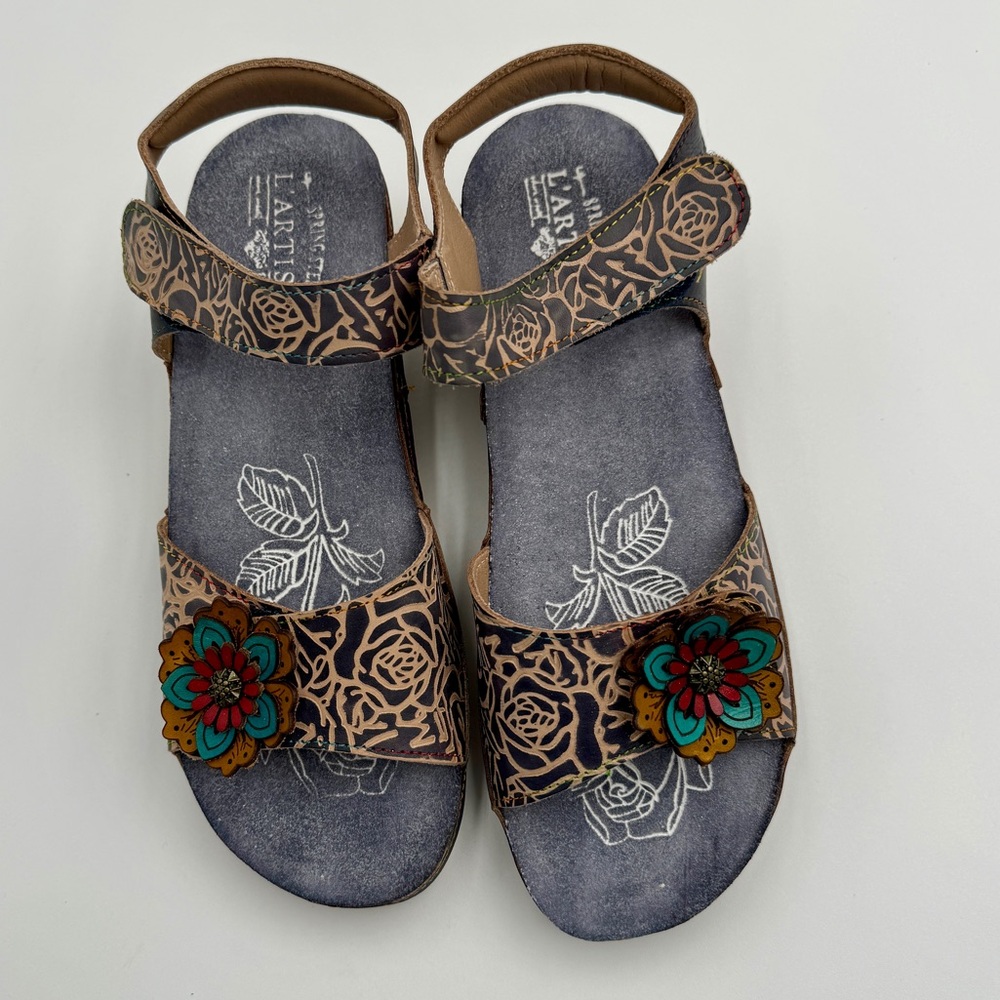 L’Artiste wedge sandals, size 9
